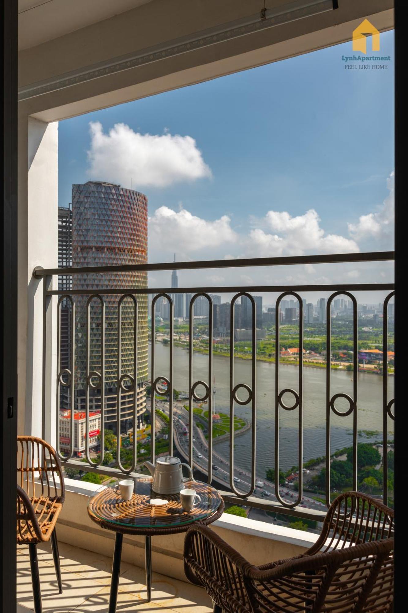Lynh Saigon D4 TP. Hồ Chí Minh